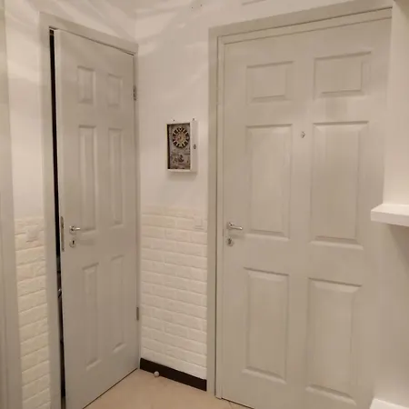 Oasis & 2, Apartment