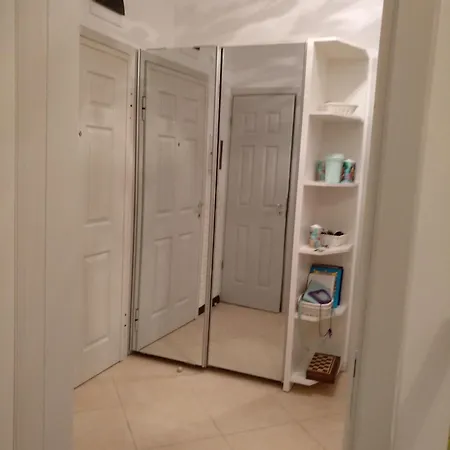 Oasis & 2, Apartment