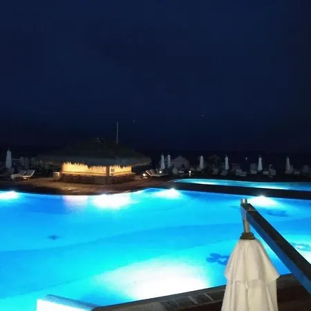 Oasis & 2, Apartment