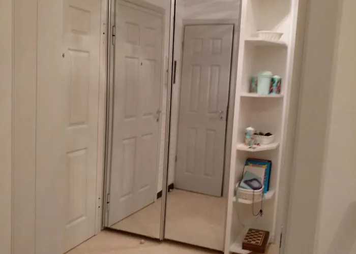 Oasis & 2, Apartment