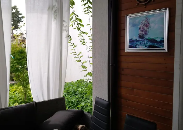 Oasis & 2, Apartment